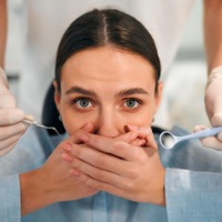 「人前で笑うのが怖い」コンプレックスだった歯並び。でもようやく「自分のためにお金を使っていい」と思えた日