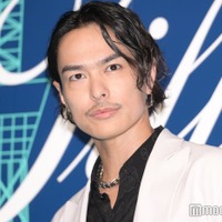 黒髪の今市隆二(C)モデルプレス