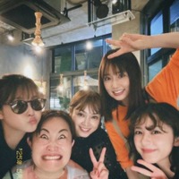 小倉優子、豪華メンバーとの笑顔SHOTにファンほっこり「美人さんばかり」「皆んな輝いてる」