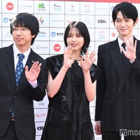 「ショートショート フィルムフェスティバル & アジア 2025」レッドカーペットセレモニーに出席した西山将貴監督、西野七瀬、本郷奏多(C)モデルプレス