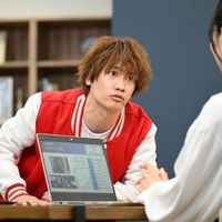 藤原丈一郎、菅井友香「ロンダリング」第1話（C）カンテレ