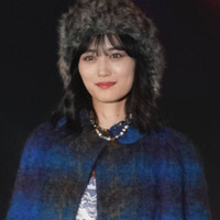山下美月、海外でも“ポケカ”！にこにこ笑顔SHOTに「喜んでる顔が愛おしい」「楽しそう」の声
