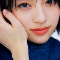 出口夏希、透明感たっぷりの美肌に釘付け！ヘルシー肌見せで涼やかな夏の装いを披露