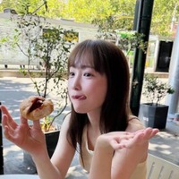 川栄李奈、お茶目に舌ペロ！海外でのナチュラルSHOTに「可愛すぎる」「スベスベで美しい」の声