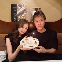 丸高愛実、夫・柿谷曜一朗と夫婦水入らずで過ごしたバースデーSHOTに反響「ラブラブ」「素敵な一年になりますように」