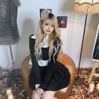 金髪の雨宮未苺/Instagramより