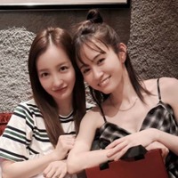 板野友美、変わらぬ絆を感じる“あつとも”SHOTに反響「青春そのもの」「最高最強コンビ」