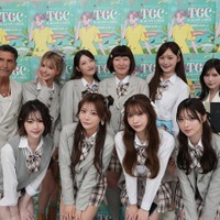 (後列左から)パンツェッタ・ジローラモ、今井アンジェリカ、二瓶有加、川村エミコ、きほ、益若つばさ(前列左から)RIKO、FUKA、ASUKA、TSUKASA(提供写真)
