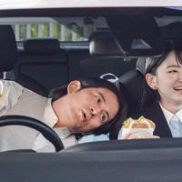 岡田准一、山田杏奈「朝マックタイム 外回り篇」メイキング(提供写真)