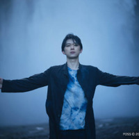 デビュー16周年を迎えた吉沢亮、アイスランドの雄大の自然の中に佇む！瀧本幹也氏撮影の写真集『FOSS』発売