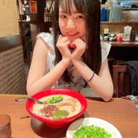 道重さゆみ、すっぴんでラーメンを堪能！ニコニコSHOTに「かわいすぎっ」「良い表情してる」の声