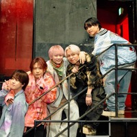 WhiteA/超特急シューヤ1st写真集「TRENTE」収録カット(C)SDP