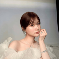 めるる、美デコルテを披露した上品ドレスSHOTにファンうっとり「美しい」「お姫様すぎる」