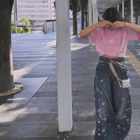 川栄李奈、西野カナのライブへ！お腹チラリの参戦コーデに「プライベートもお洒落」「可愛い」の声