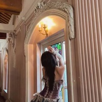 鈴木愛理、ほっそり美背中を披露！肌見せドレスSHOTにファンうっとり「美しさ全開」「色っぽい」