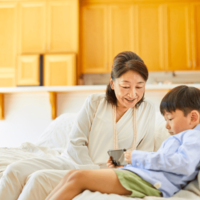 50代のばあばが大好きな3歳の孫。お化けが怖い”ばあば”への対応に…「カッコいい」「癒された」「笑顔になった」