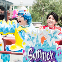 Mrs. GREEN APPLEがサプライズでパレード登場!夏イベ「サマー・クールオフat Tokyo Disney Resort」明日開幕