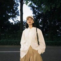 「足綺麗」のん、ほっそり美脚のミニ丈私服コーデに反響「スタイル抜群」「異次元のオシャレ」