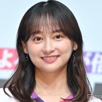 茶髪の影山優佳(C)モデルプレス