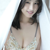 相楽伊織、美ボディ際立つ肌見せSHOT披露！“オトナのアメリカン”をテーマに色っぽい魅力が光る