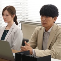 白石麻衣、藤木直人「最後の鑑定人」第1話(C)フジテレビ