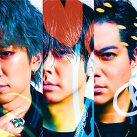 NEWS「変⾝」通常盤(提供写真)