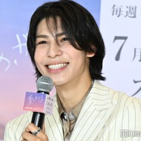 愛の告白に照れるラウール(C)モデルプレス
