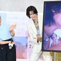 退場際に自分をアピールするラウール(右)、ラウールに乗っかり一緒にアピールする木村文乃(左)(C)モデルプレス