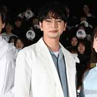 「19番目のカルテ」スペシャル舞台挨拶に出席した新田真剣佑、松本潤、小芝風花（C）モデルプレス