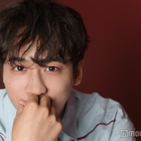 「めおと日和」で演じた“深見龍之介”のようにカメラを見つめてくれた小関裕太(C)モデルプレス