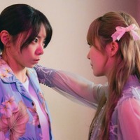 森カンナ、加藤史帆(C)「彩香ちゃんは弘子先輩に恋してる 2nd Stage」製作委員会・MBS/第3話より