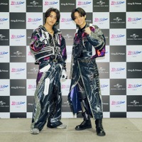 囲み取材に応じたKing & Prince/高橋海人、永瀬廉(提供写真)