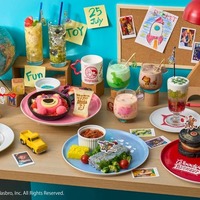 「トイ・ストーリー」OH MY CAFE(C)Disney/Pixar (C)Just Play,LLC Mr.Potato Head & Mrs. Potato Head are trademarks of Hasbro used with permission. (C)Hasbro. All Rights Reserved.