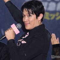 “推し変”を報告した鈴木亮平(C)モデルプレス