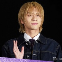 金髪の山下幸輝(C)モデルプレス