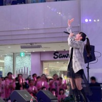 今夏で芸能界引退の道重さゆみ、ファンに囲まれた笑顔のリリイベSHOTに反響「幸せな空間」「衣装かわいいっ」