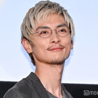 「海辺へ行く道」完成披露上映会舞台挨拶に出席した高良健吾(C)モデルプレス