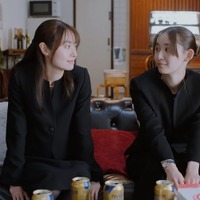 田辺桃子、浅川梨奈「49日の真実」(提供写真)