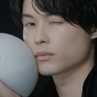 松村北斗/新CM「シロルの黒い魔泡」篇(提供写真)