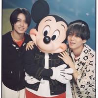 高橋海人、ミッキーマウス、永瀬廉/写真:松岡一哲(C)Disney