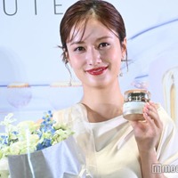 「クレ・ド・ポー ボーテ POPUPイベント」フォトコールに登壇した谷まりあ(C)モデルプレス