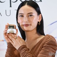 「クレ・ド・ポー ボーテ POPUPイベント」フォトコールに登壇した大政絢(C)モデルプレス