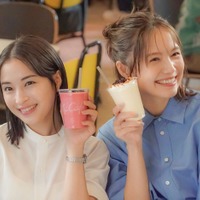 広瀬すず、宮崎あおい／新TVCM「寄り道マック 仕事帰りのベリー」篇メイキングより（提供写真）