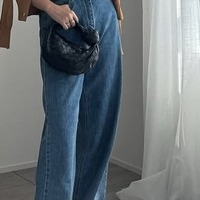 「フレアシルエットデニム」は夏に選びたい一品。脚長効果と軽やかな着心地が魅力【40代の毎日コーデ】
