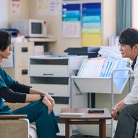 清水尋也、松本潤「19番目のカルテ」(C)TBSスパークル/TBS(撮影:加藤春日)