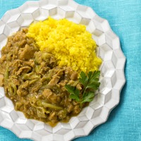 10分で完成「魚肉ソーセージとキャベツのキーマカレー」。低カロリー高タンパクな「魚肉ソーセージ」で、夏を乗り切る！