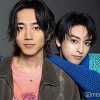 モデルプレスのインタビューに応じた駒⽊根葵汰、新原泰佑（C）モデルプレス