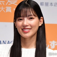 黒髪の石井杏奈 （C）モデルプレス