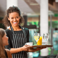 アメリカで…レストランで食事をしていると…次の瞬間、店員の”予想外のサービス”に「えっ、また！？」「心地いい」