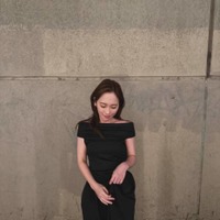 川栄李奈、ついに写真集発売！ヘルシー美ボディチラリのオフSHOTに「かわいすぎです」「背中も肩も綺麗」